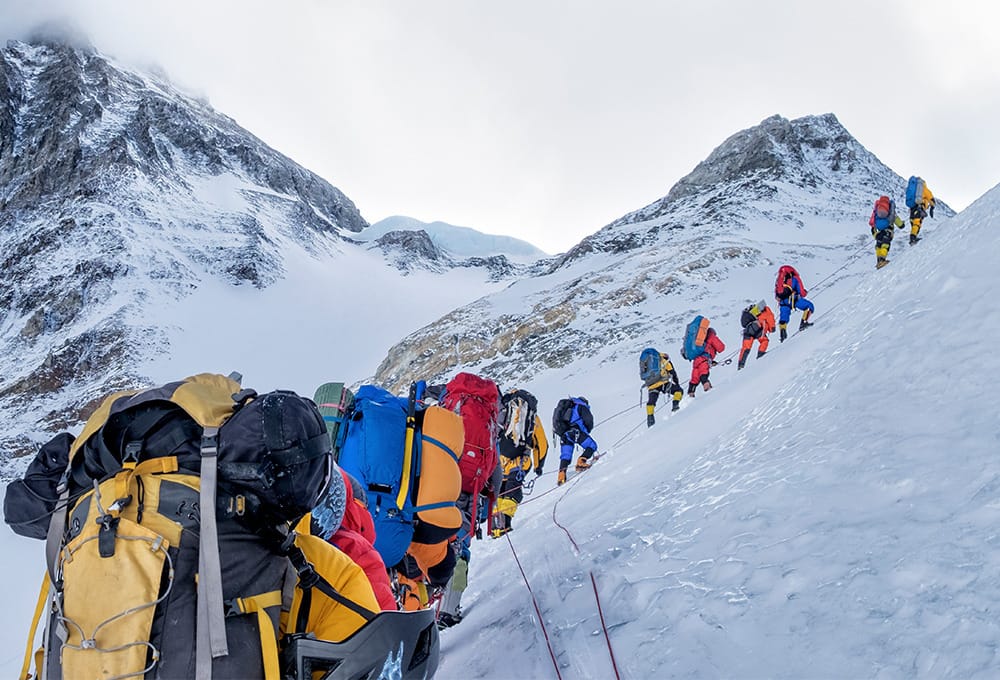 Everest'e Tırmanma İzni 15 Bin Dolara Yükseldi
