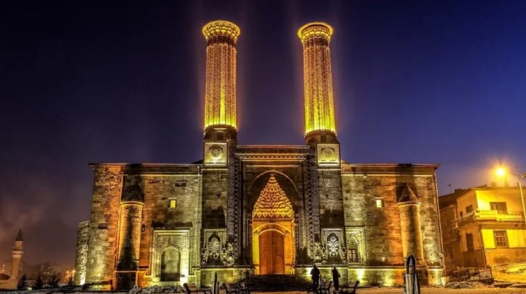 Çifte Minareli Medrese - Erzurum