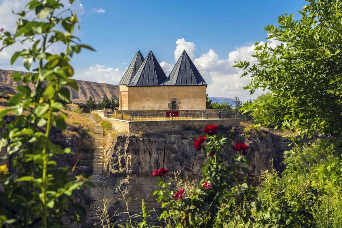 Sultan Melik Türbesi - Erzincan