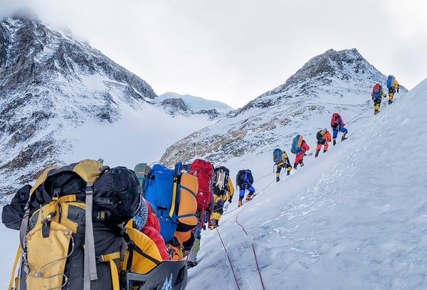 Everest'e Tırmanma İzni 15 Bin Dolara Yükseldi